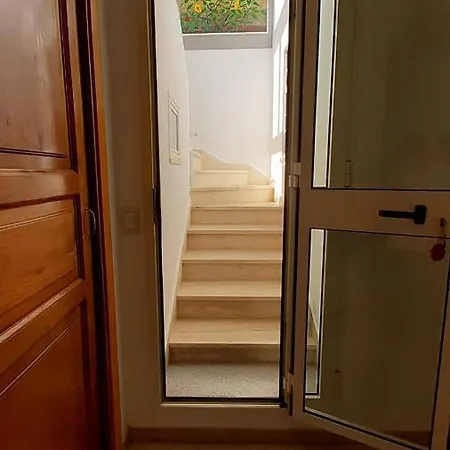 Limone Apartment *