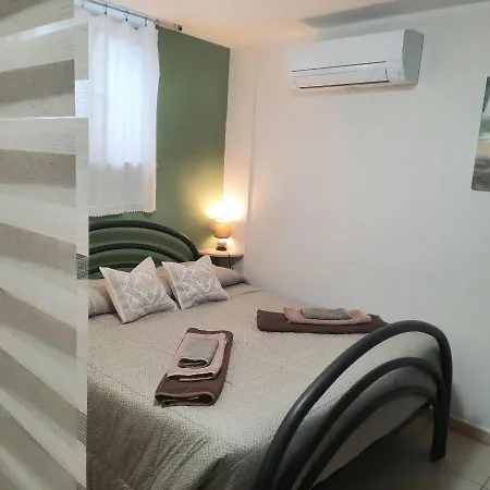 Limone Apartment *